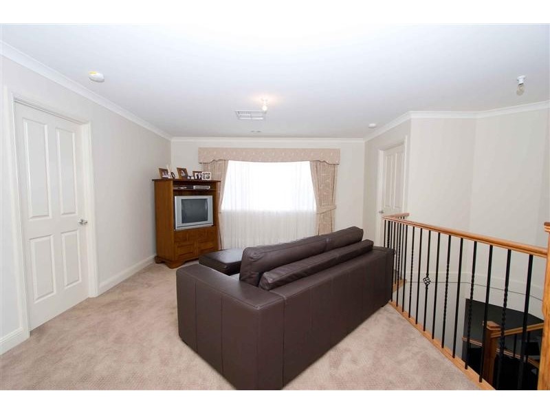 16 Rowlandson Way, Taylors Lakes VIC 3038