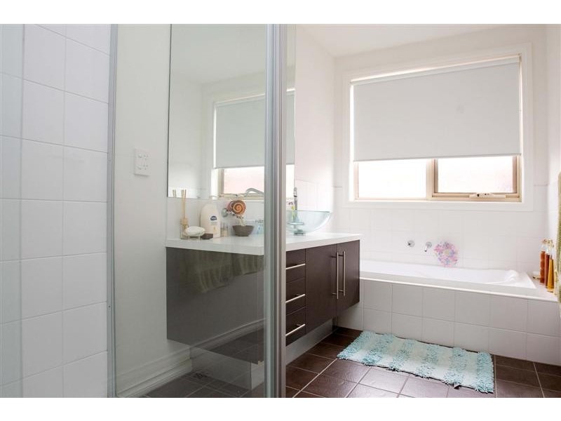 1 Kemp Green, Caroline Springs VIC 3023