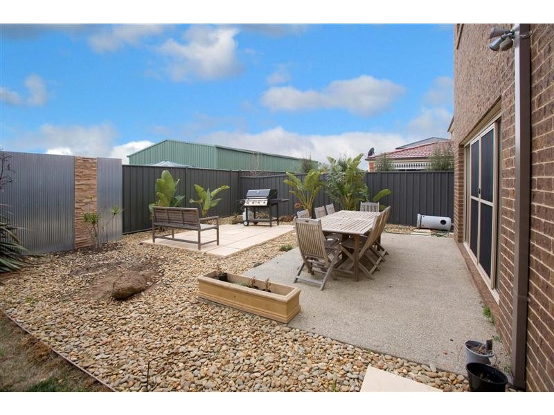 1 Kemp Green, Caroline Springs VIC 3023