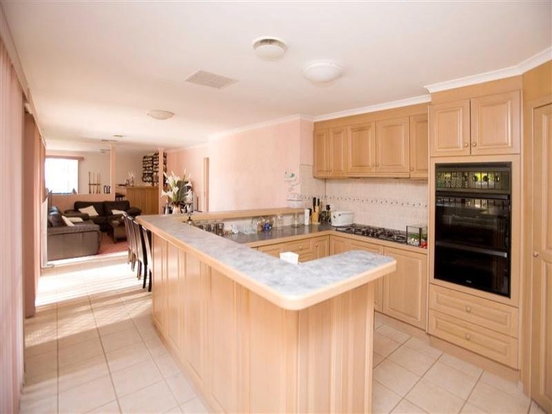 15 Halstead Court, Hillside VIC 3037