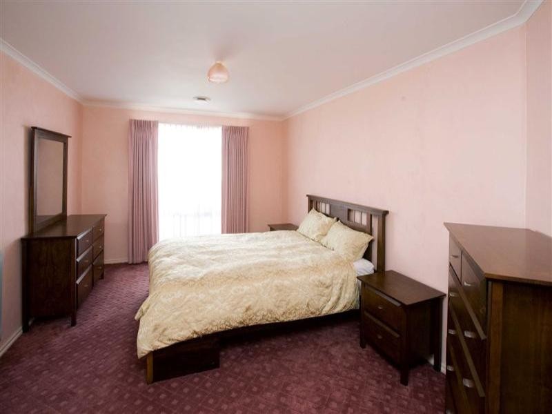 15 Halstead Court, Hillside VIC 3037