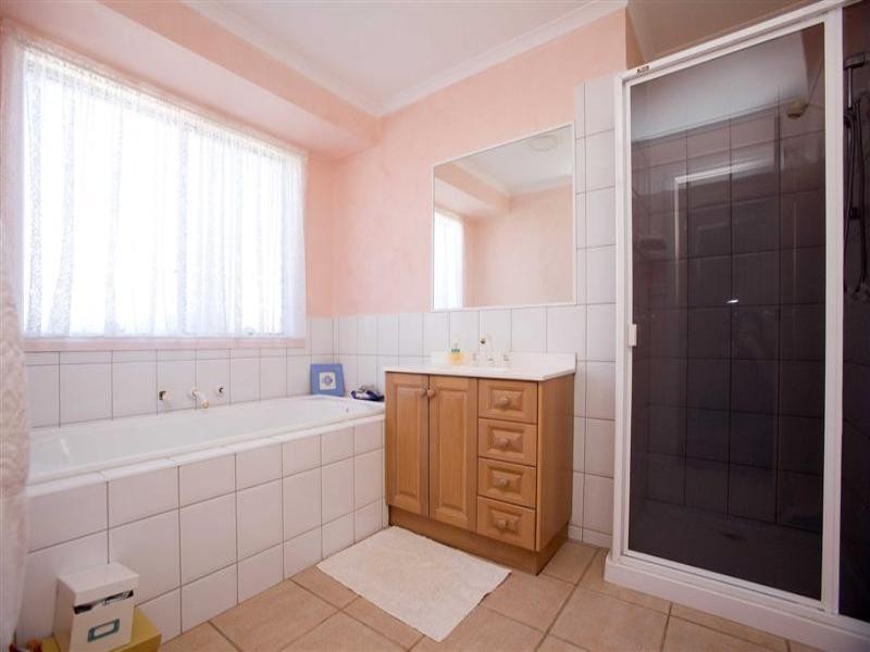 15 Halstead Court, Hillside VIC 3037