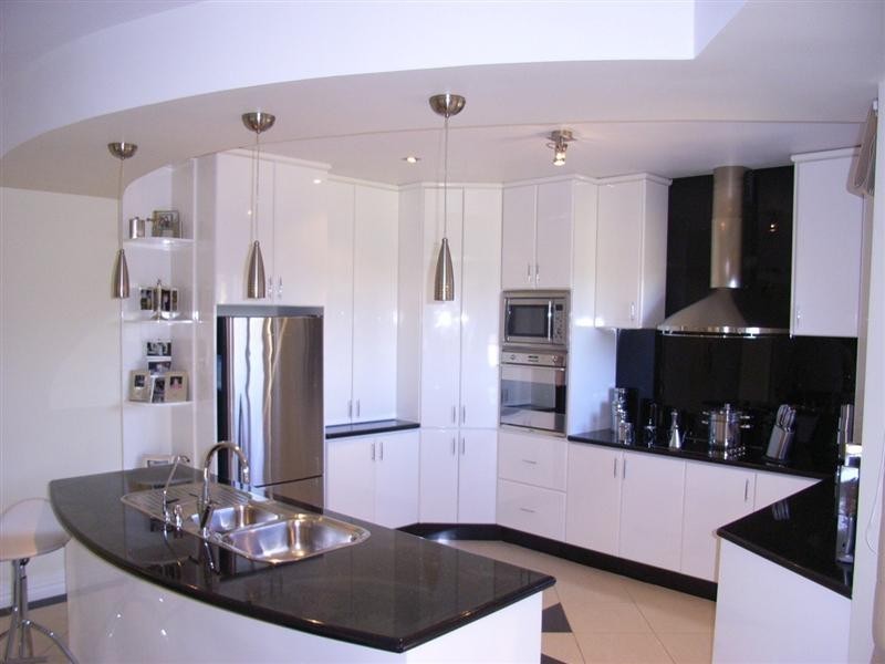 17 Cambridge Crescent, Taylors Lakes VIC 3038