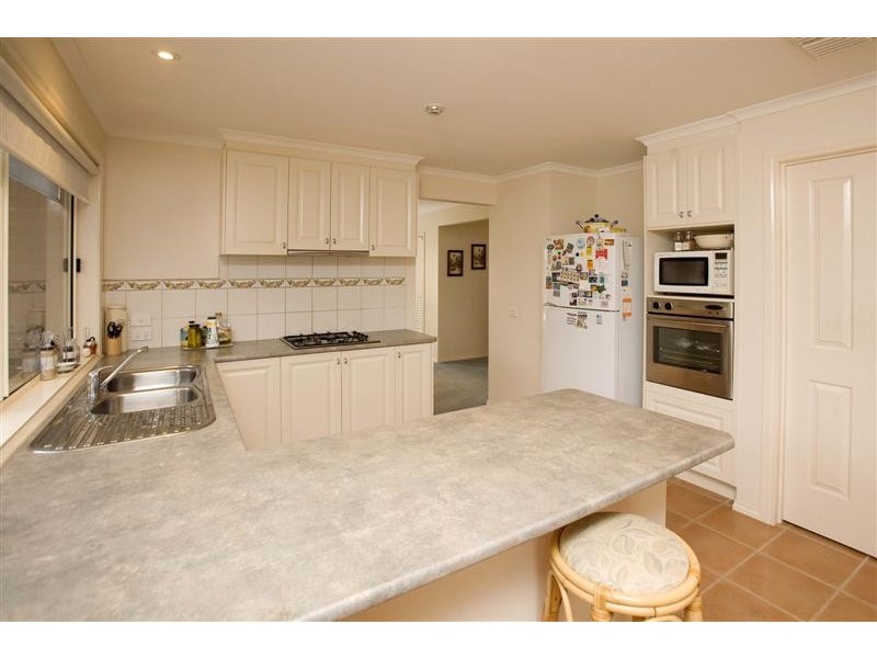 17 St Kilda Parade, Taylors Hill VIC 3037