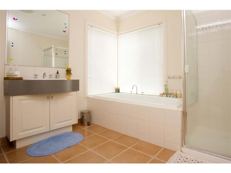 17 St Kilda Parade, Taylors Hill VIC 3037