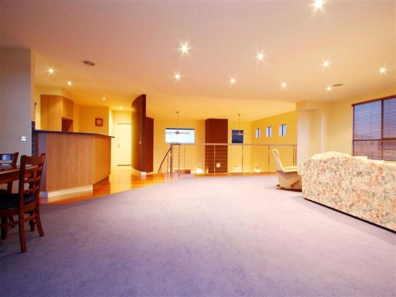 1 Collins Street, Taylors Hill VIC 3037