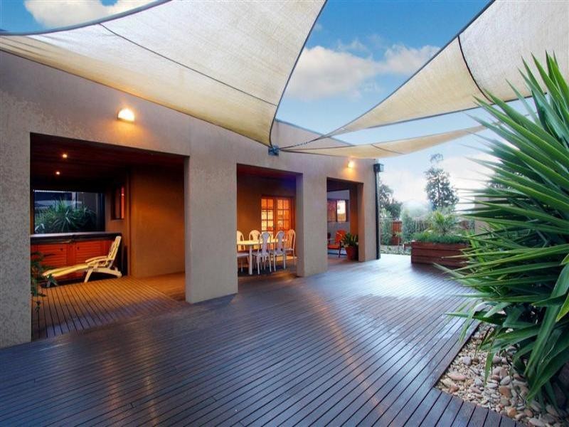 1 Collins Street, Taylors Hill VIC 3037