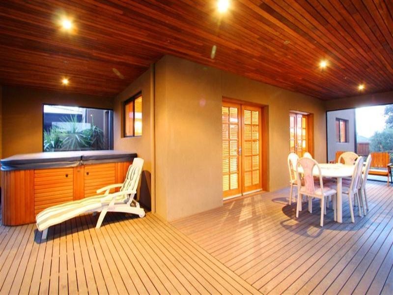 1 Collins Street, Taylors Hill VIC 3037