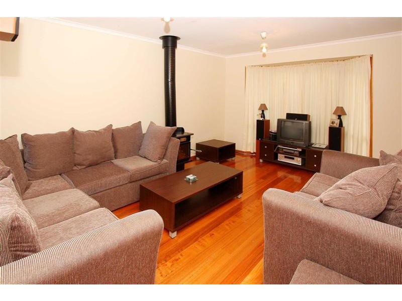 8 Mercer Court, Delahey VIC 3037