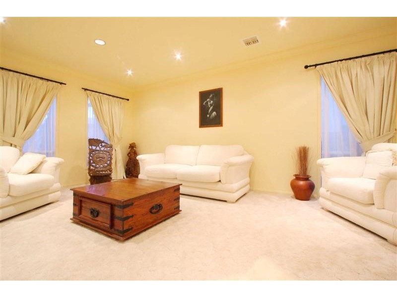 6 Moretti Avenue, Taylors Lakes VIC 3038