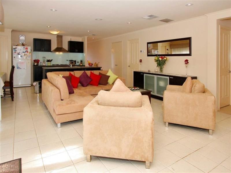 2 Manly Court, Taylors Hill VIC 3037