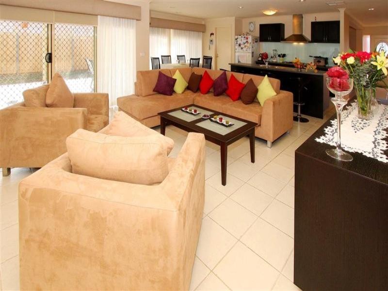 2 Manly Court, Taylors Hill VIC 3037