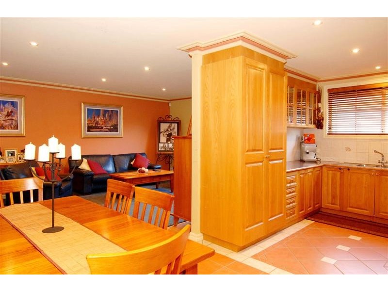 1/64 McNamara Avenue, Airport West VIC 3042