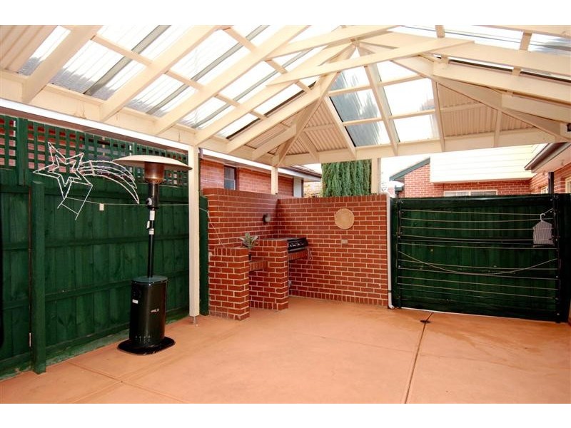 1/64 McNamara Avenue, Airport West VIC 3042