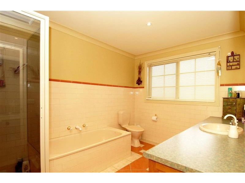 1/64 McNamara Avenue, Airport West VIC 3042