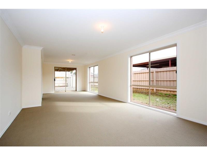 12 Kelland Avenue, Hillside VIC 3037