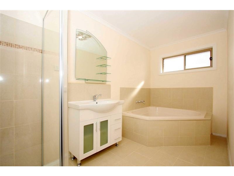 12 Kelland Avenue, Hillside VIC 3037