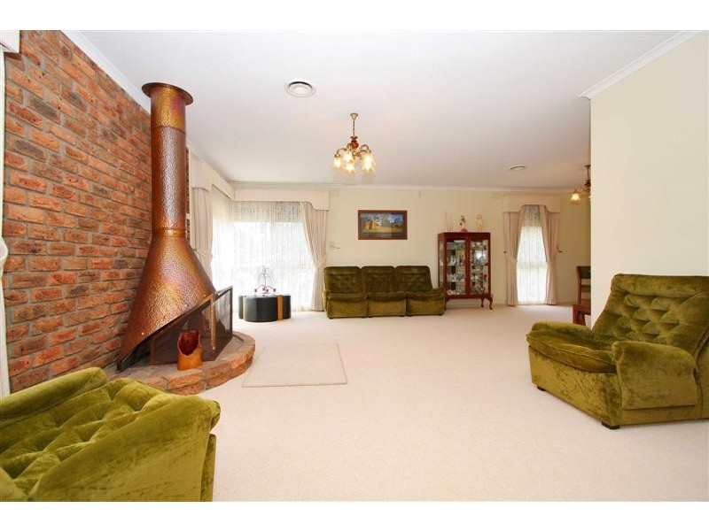 7 Mungana Court, Taylors Lakes VIC 3038