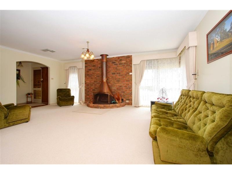 7 Mungana Court, Taylors Lakes VIC 3038