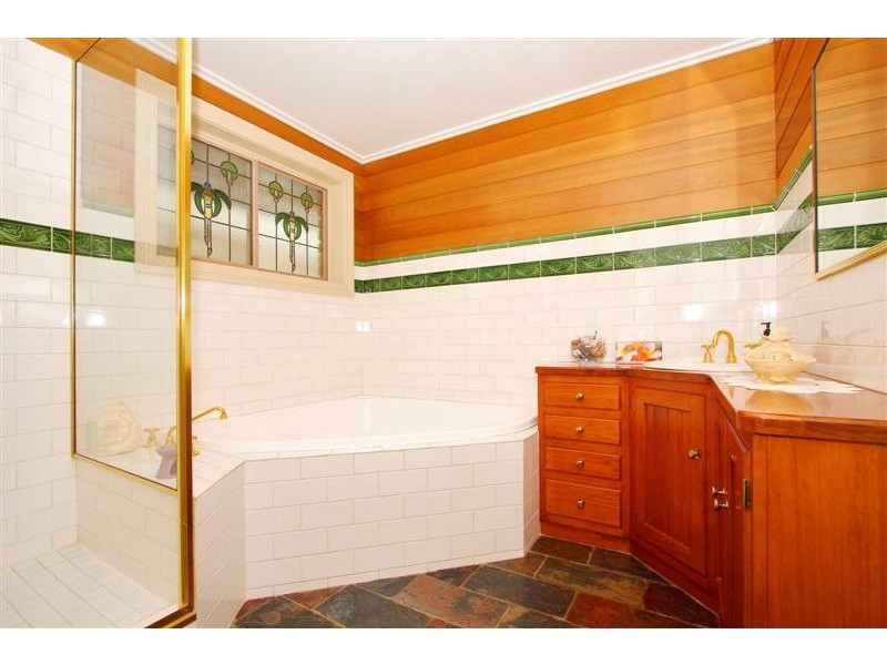 7 Mungana Court, Taylors Lakes VIC 3038