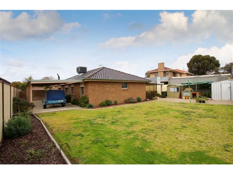 7 Mungana Court, Taylors Lakes VIC 3038