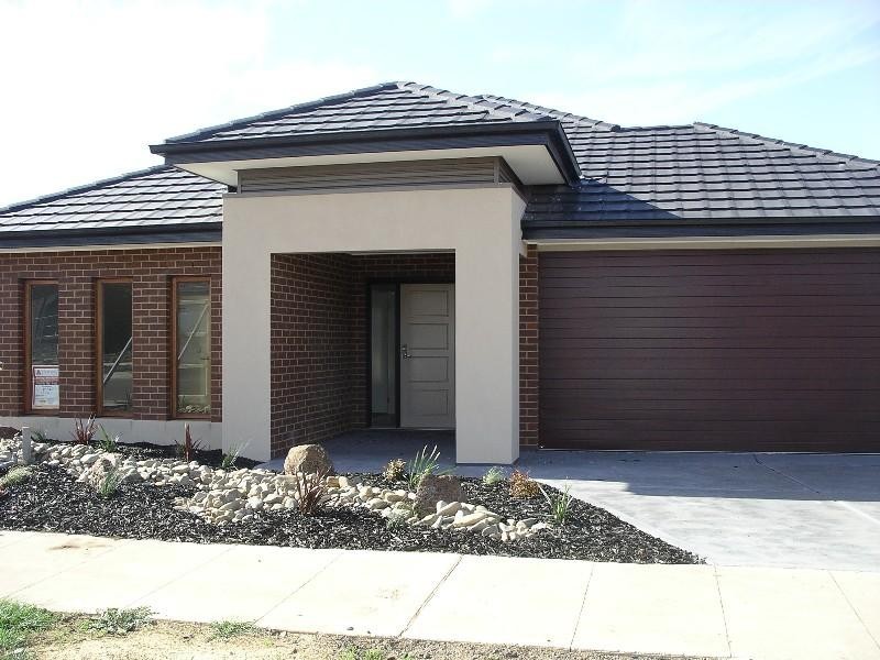 49 Kororoit Approach, Caroline Springs VIC 3023