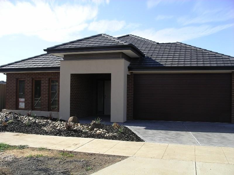 49 Kororoit Approach, Caroline Springs VIC 3023