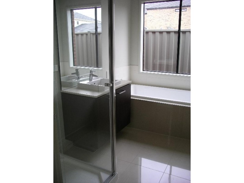 49 Kororoit Approach, Caroline Springs VIC 3023