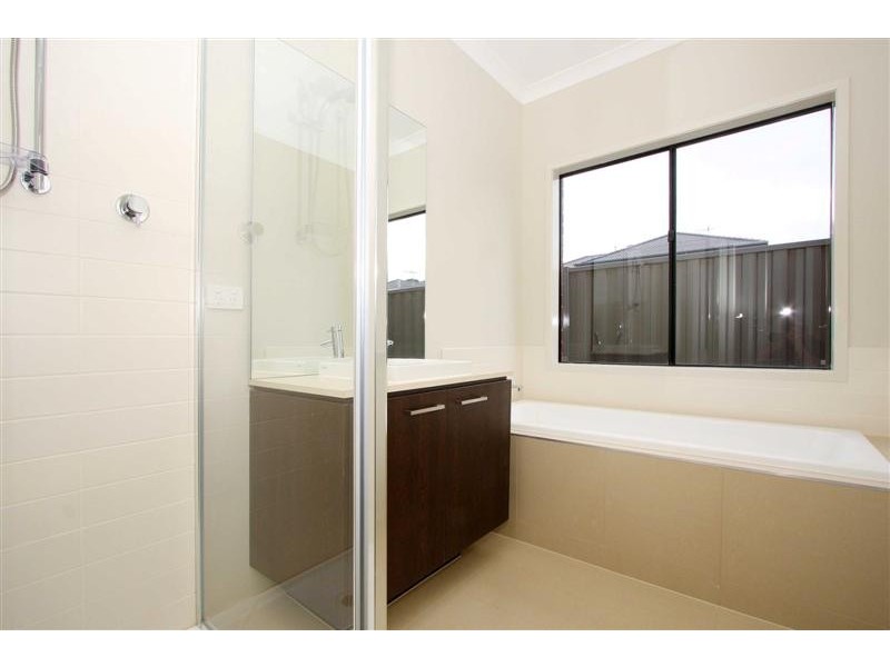 49 Kororoit Approach, Caroline Springs VIC 3023