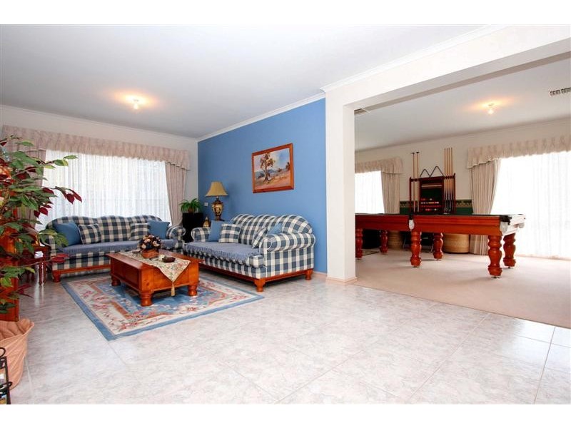 25 Botanic Drive, Hillside VIC 3037