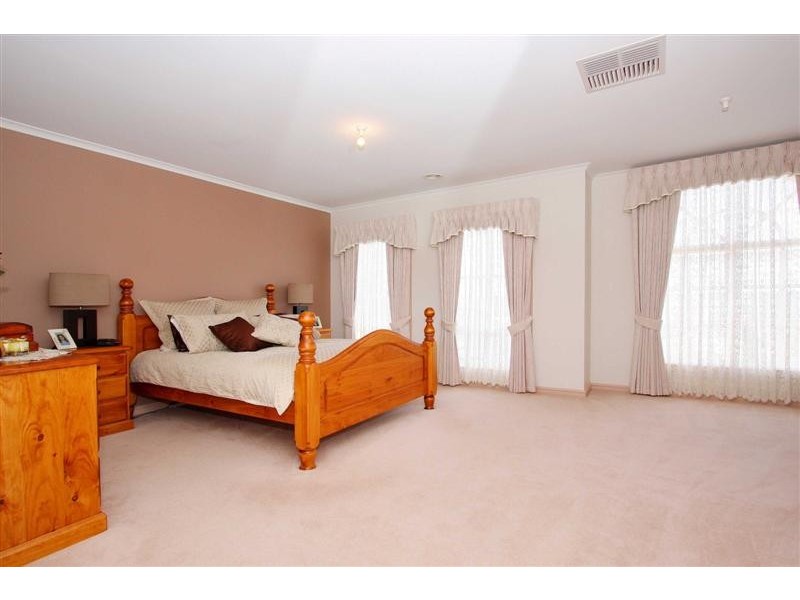 25 Botanic Drive, Hillside VIC 3037