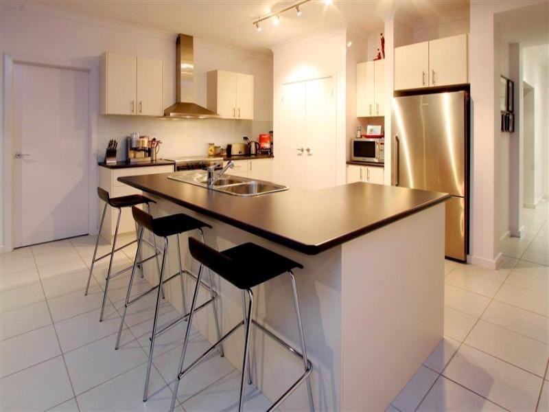 4 Grenadier Grove, Hillside VIC 3037