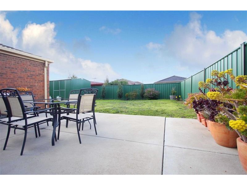 35 Fydler Avenue, Burnside VIC 3023