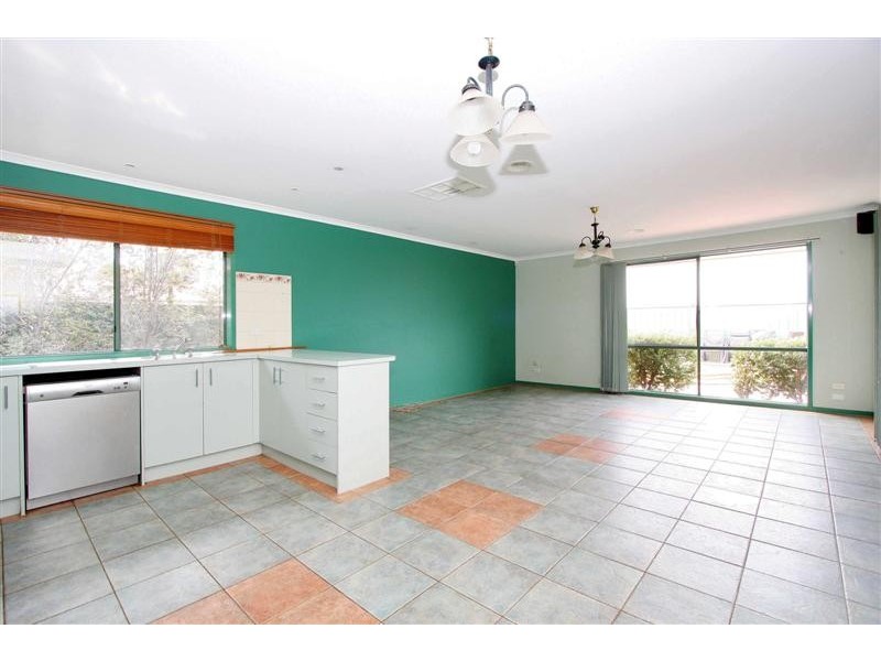 18 Farmhouse Court, Sydenham VIC 3037