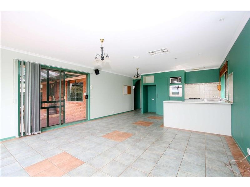 18 Farmhouse Court, Sydenham VIC 3037