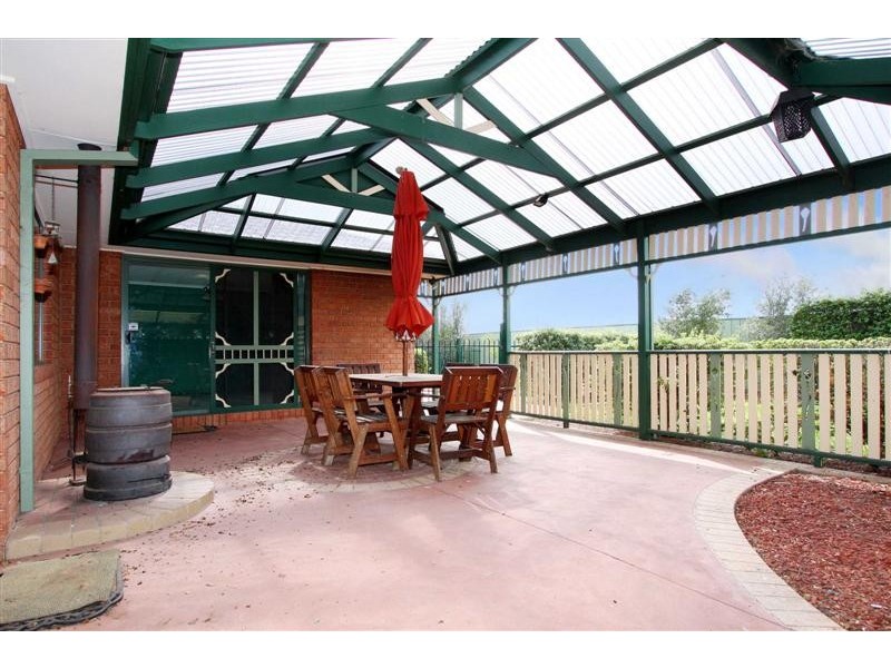 18 Farmhouse Court, Sydenham VIC 3037