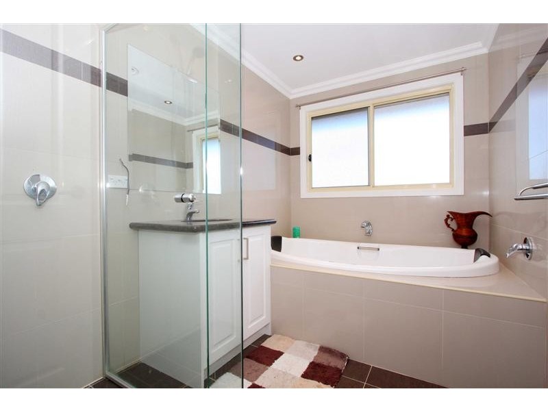 19 Brunswick Place, Taylors Hill VIC 3037