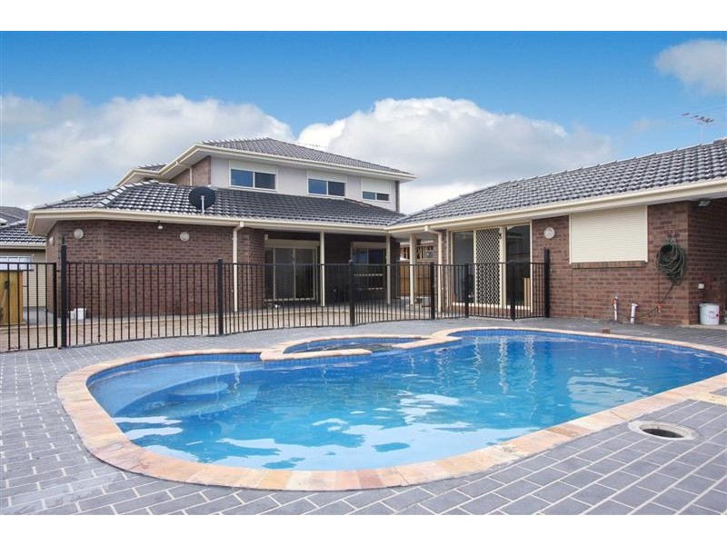 19 Brunswick Place, Taylors Hill VIC 3037