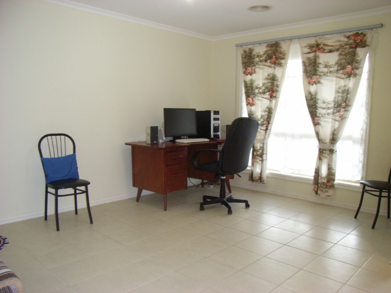 12 Tiffany Place, Sydenham VIC 3037