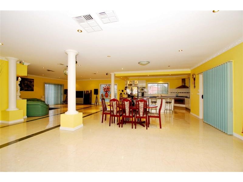 180 Station Road, Cairnlea VIC 3023