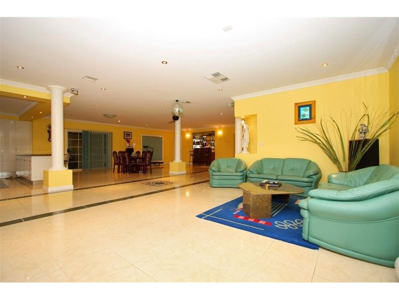 180 Station Road, Cairnlea VIC 3023