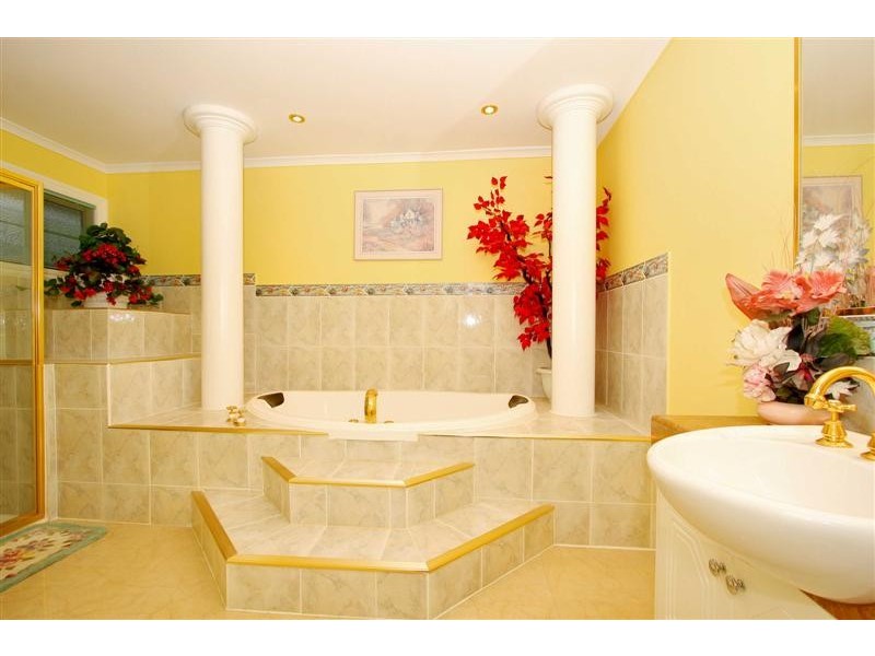 180 Station Road, Cairnlea VIC 3023