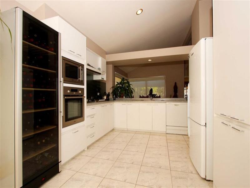 5 Santa Monica Drive, Taylors Lakes VIC 3038