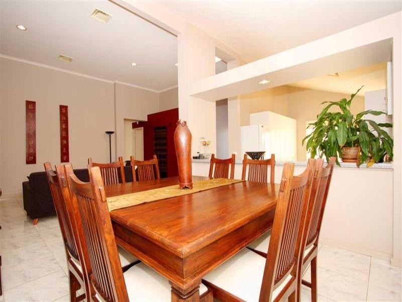 5 Santa Monica Drive, Taylors Lakes VIC 3038