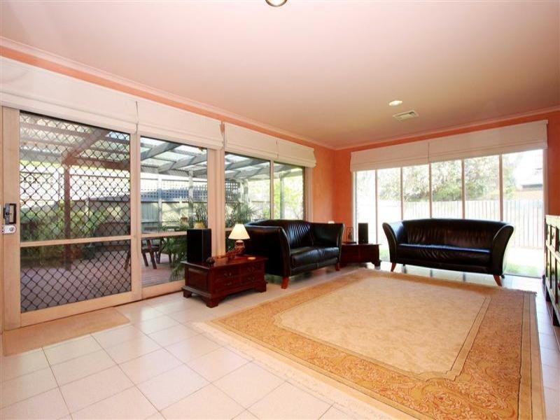 5 Santa Monica Drive, Taylors Lakes VIC 3038