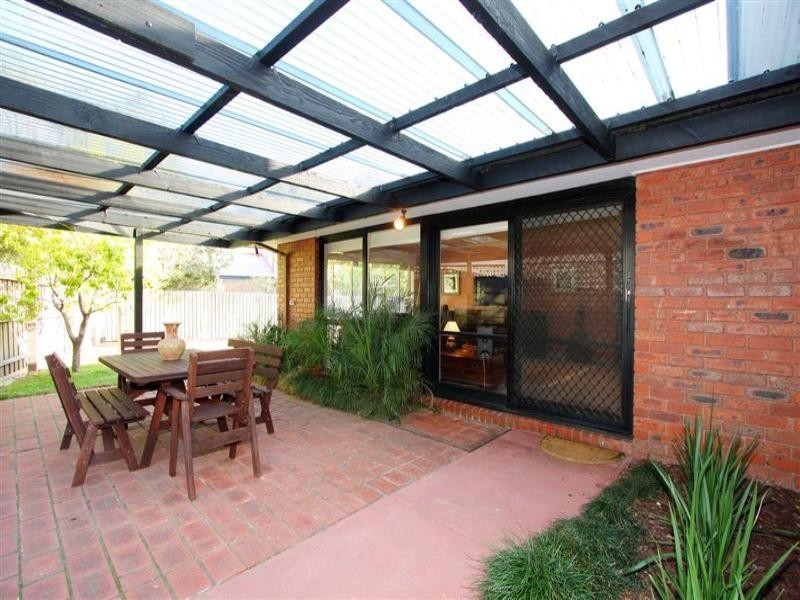 5 Santa Monica Drive, Taylors Lakes VIC 3038