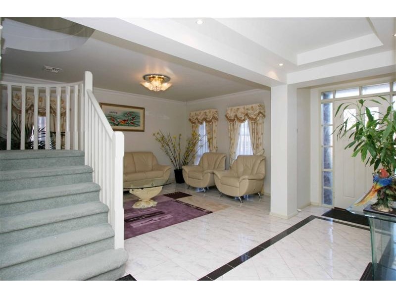 15 Clifton Court, Taylors Lakes VIC 3038