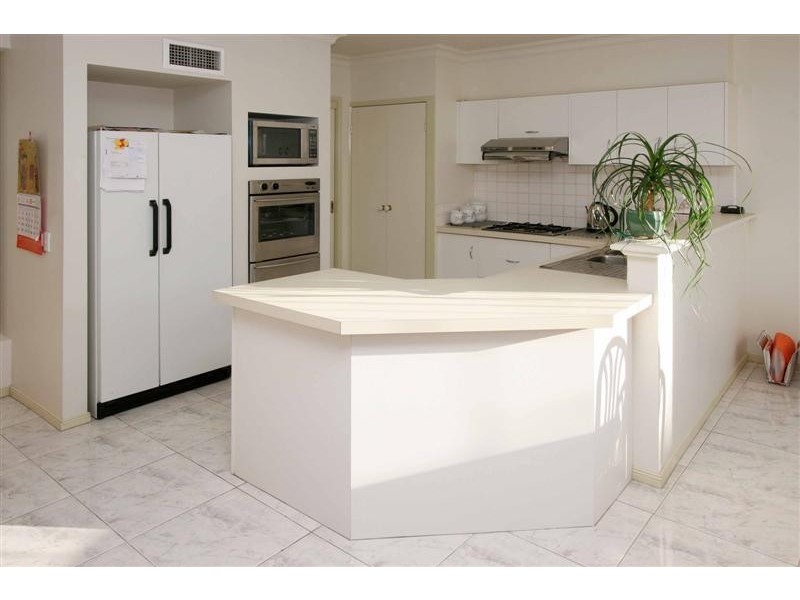 15 Clifton Court, Taylors Lakes VIC 3038