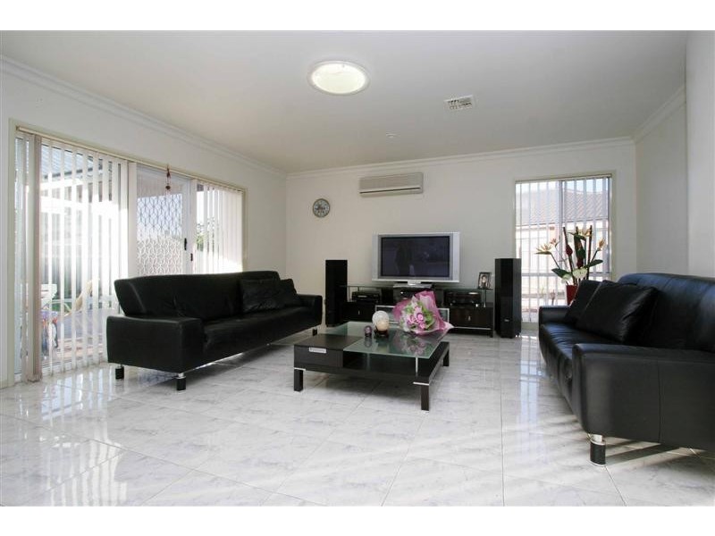 15 Clifton Court, Taylors Lakes VIC 3038