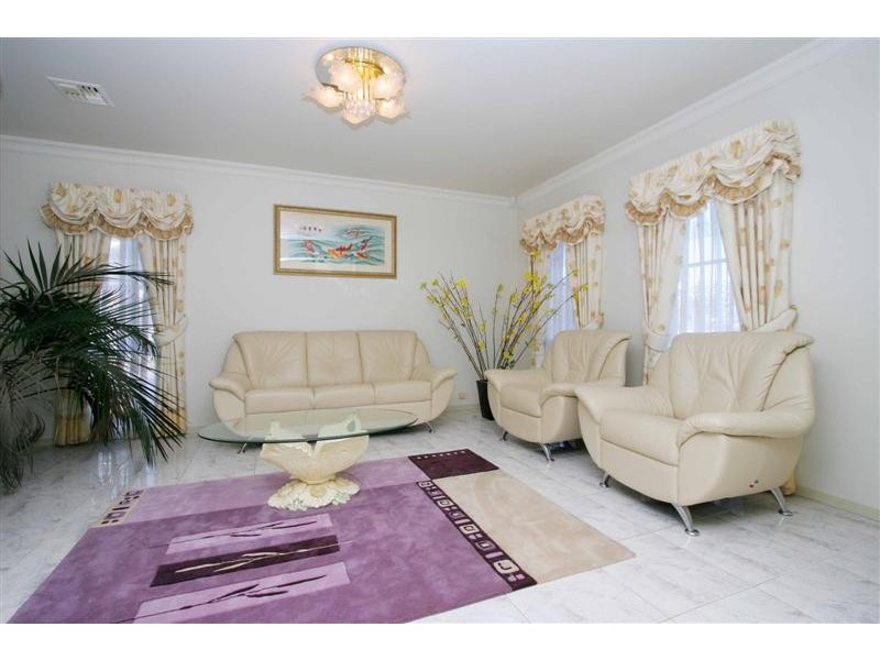 15 Clifton Court, Taylors Lakes VIC 3038